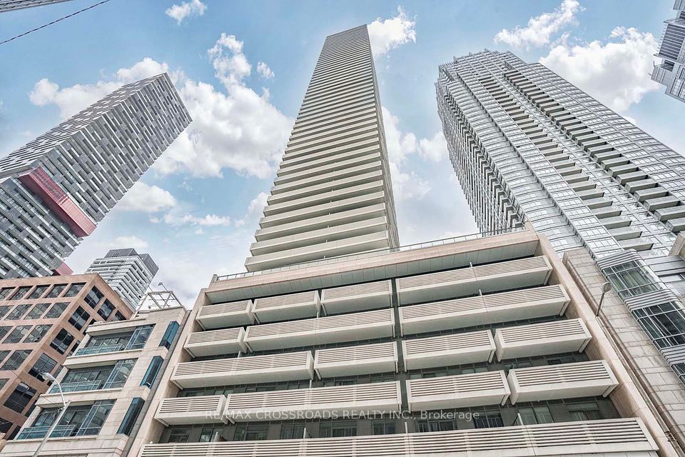2221 Yonge