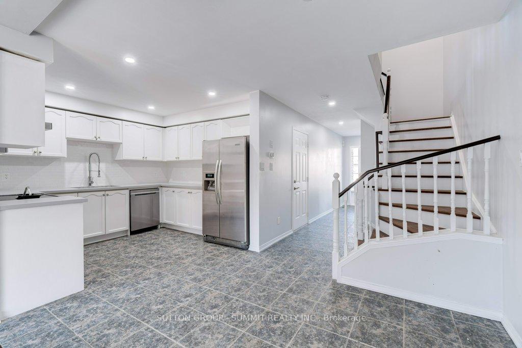3 Bedrooms Condo at 1489 Heritage,  Oakville For sale