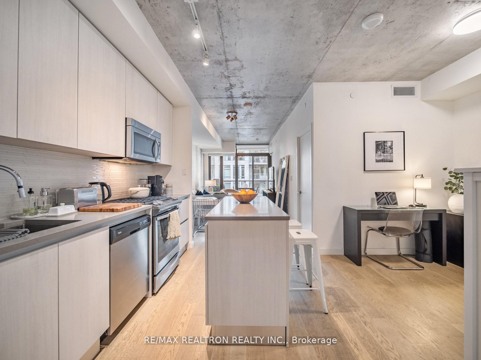 2 Bedrooms Condo at 111 Bathurst, Toronto For sale
