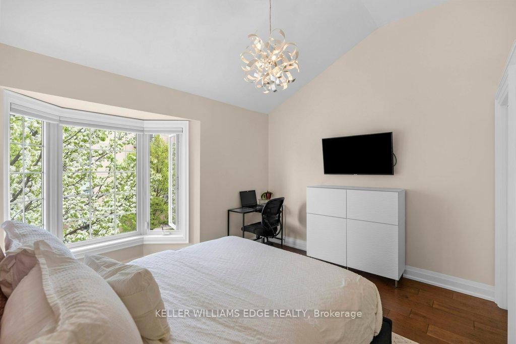 2 Bedrooms Condo at 3480 Upper Middle, Burlington For sale