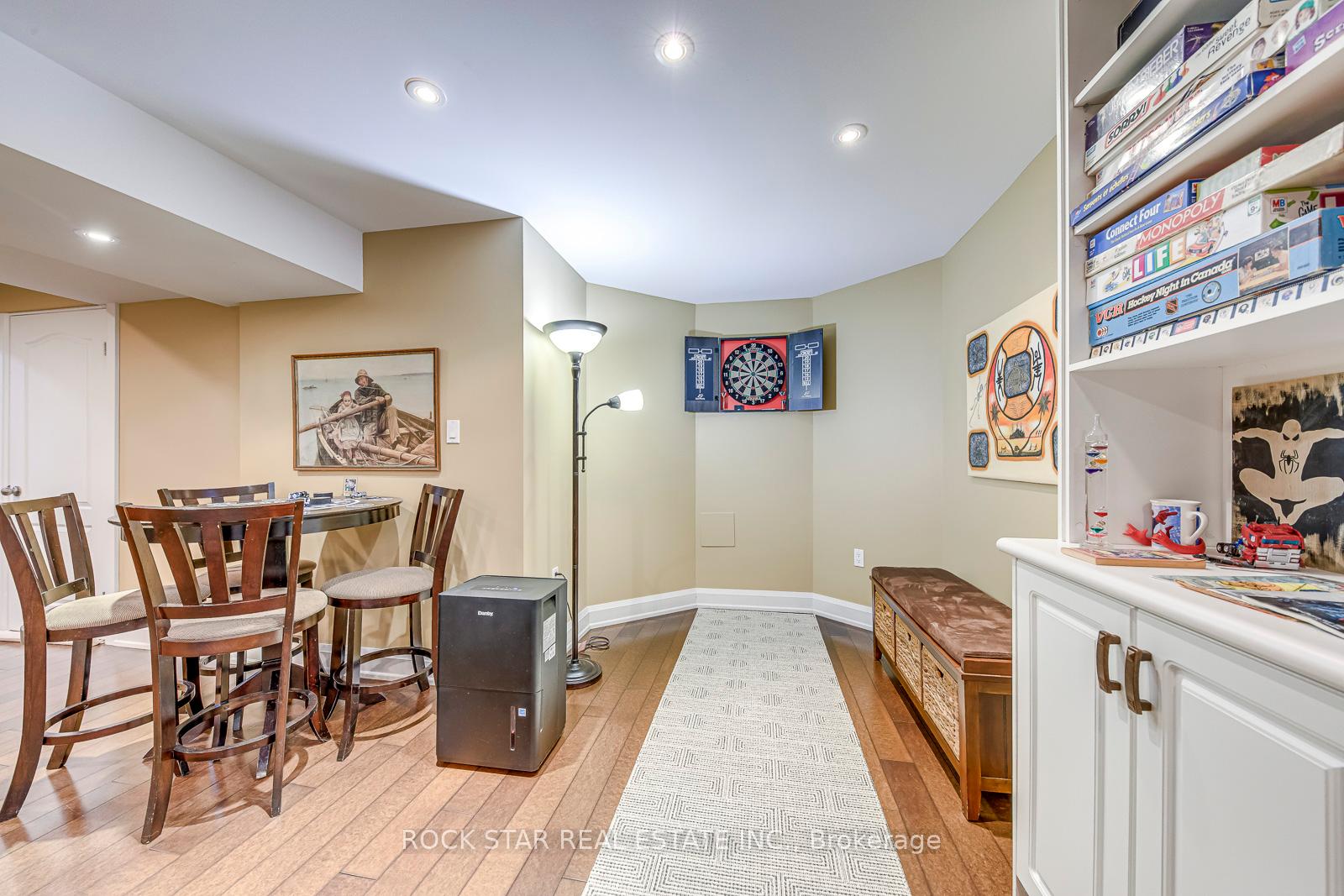 2 Bedrooms Condo at 515 North Service, Hamilton For sale