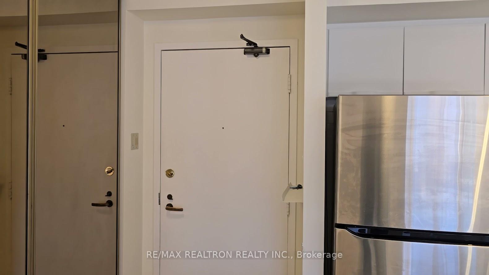 2 Bedrooms Condo at 70 Elmsthorpe, Toronto For sale