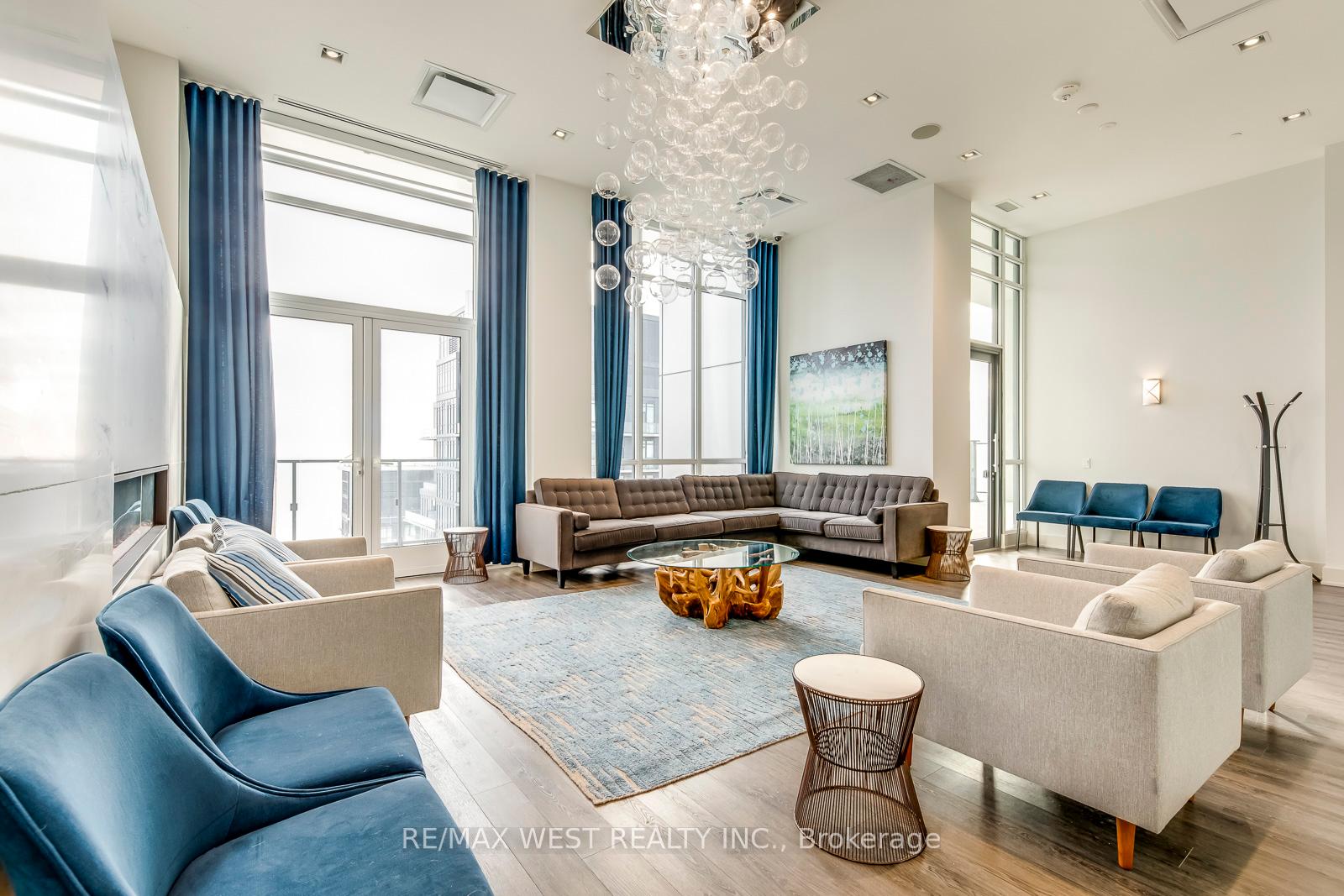 1 Bedroom Condo at 10 Park Lawn, Toronto For sale