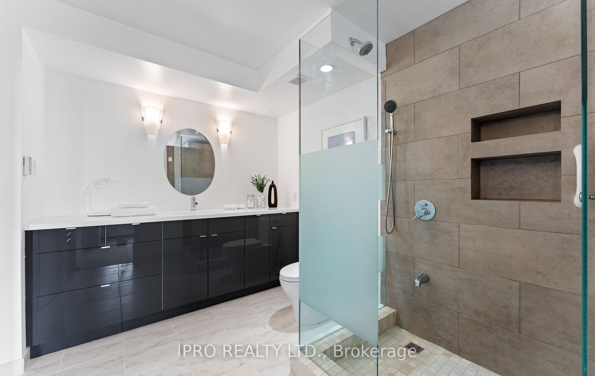 4 Bedrooms Condo at 60 Southport, Toronto For sale