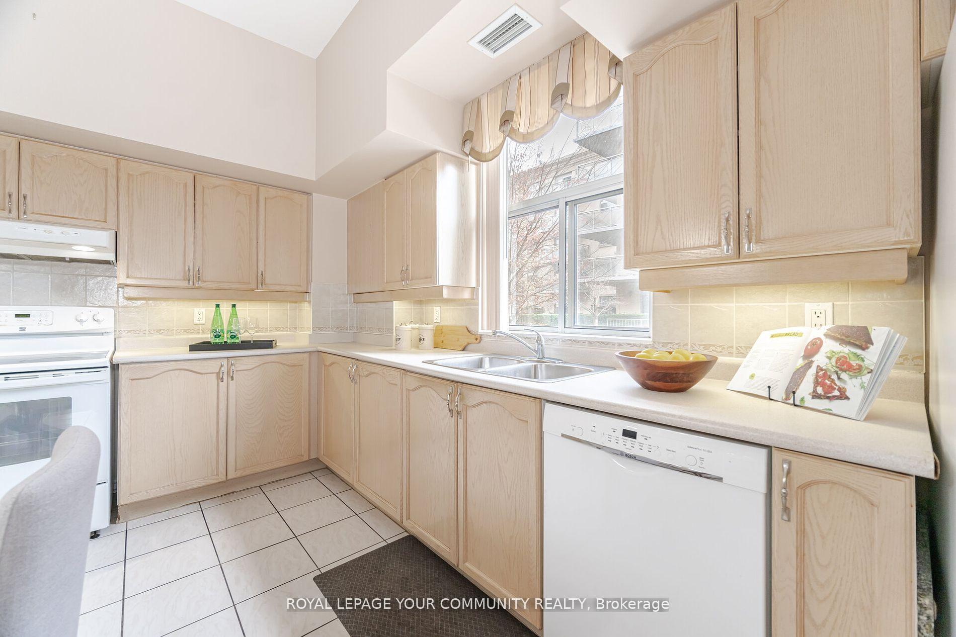 2 Bedrooms Condo at 2502 Rutherford, Vaughan For sale