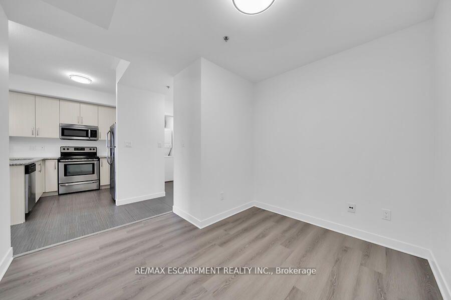 2 Bedrooms Condo at 5317 Upper Middle, Burlington For sale