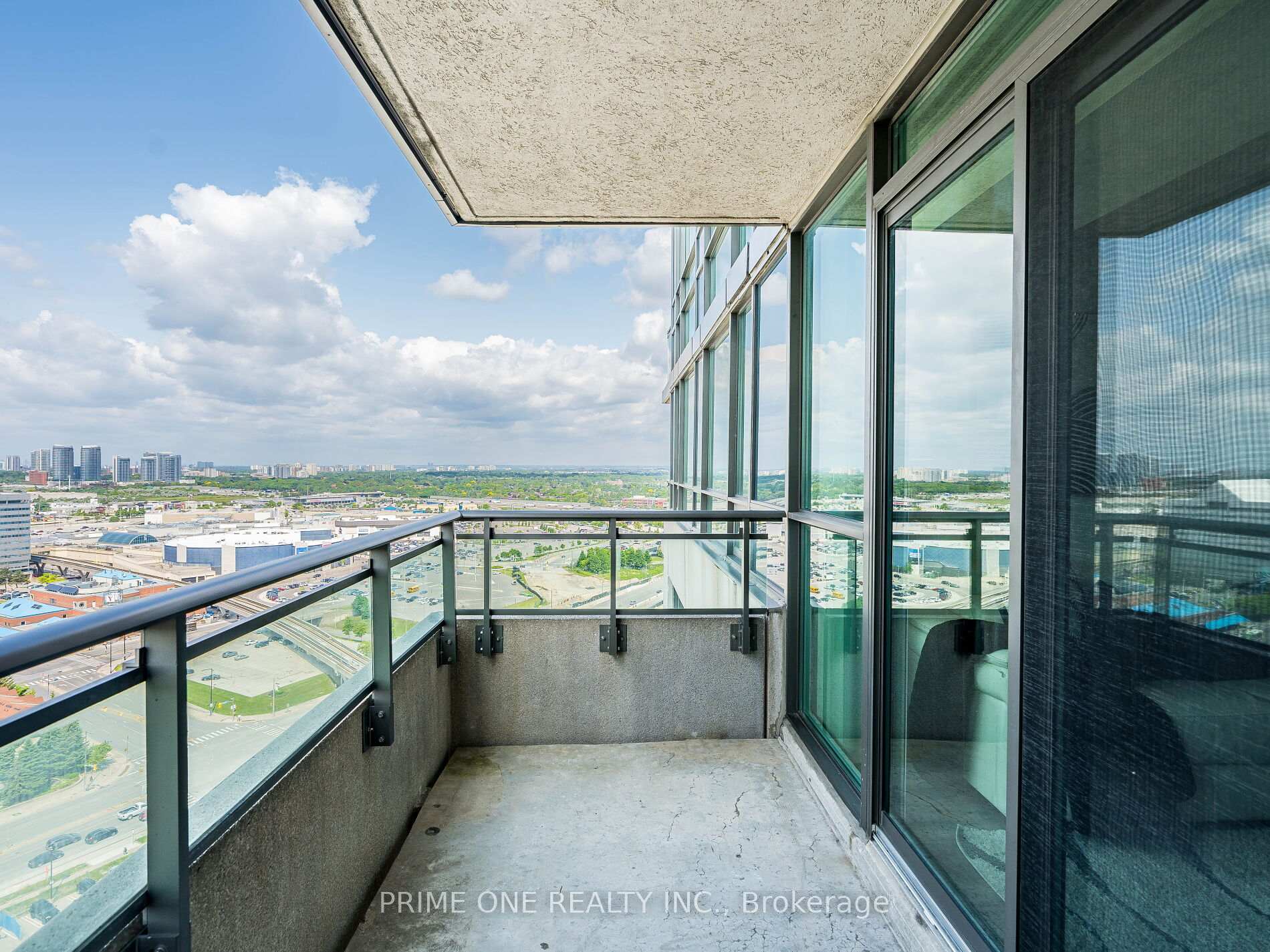 2 Bedrooms Condo at 88 Grangeway, Toronto For sale