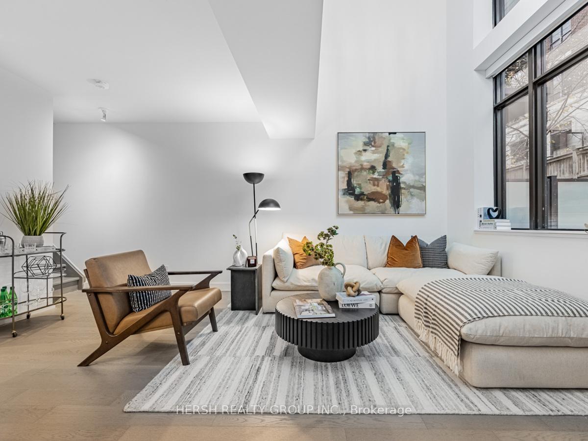 2 Bedrooms Condo at 160 Kingsway,  Toronto For sale