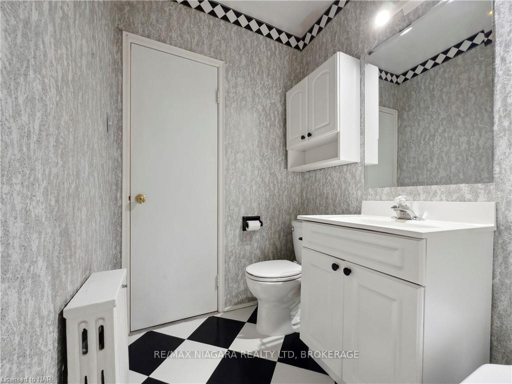 1 Bedroom Condo at 2 RIDELLE, Toronto For sale