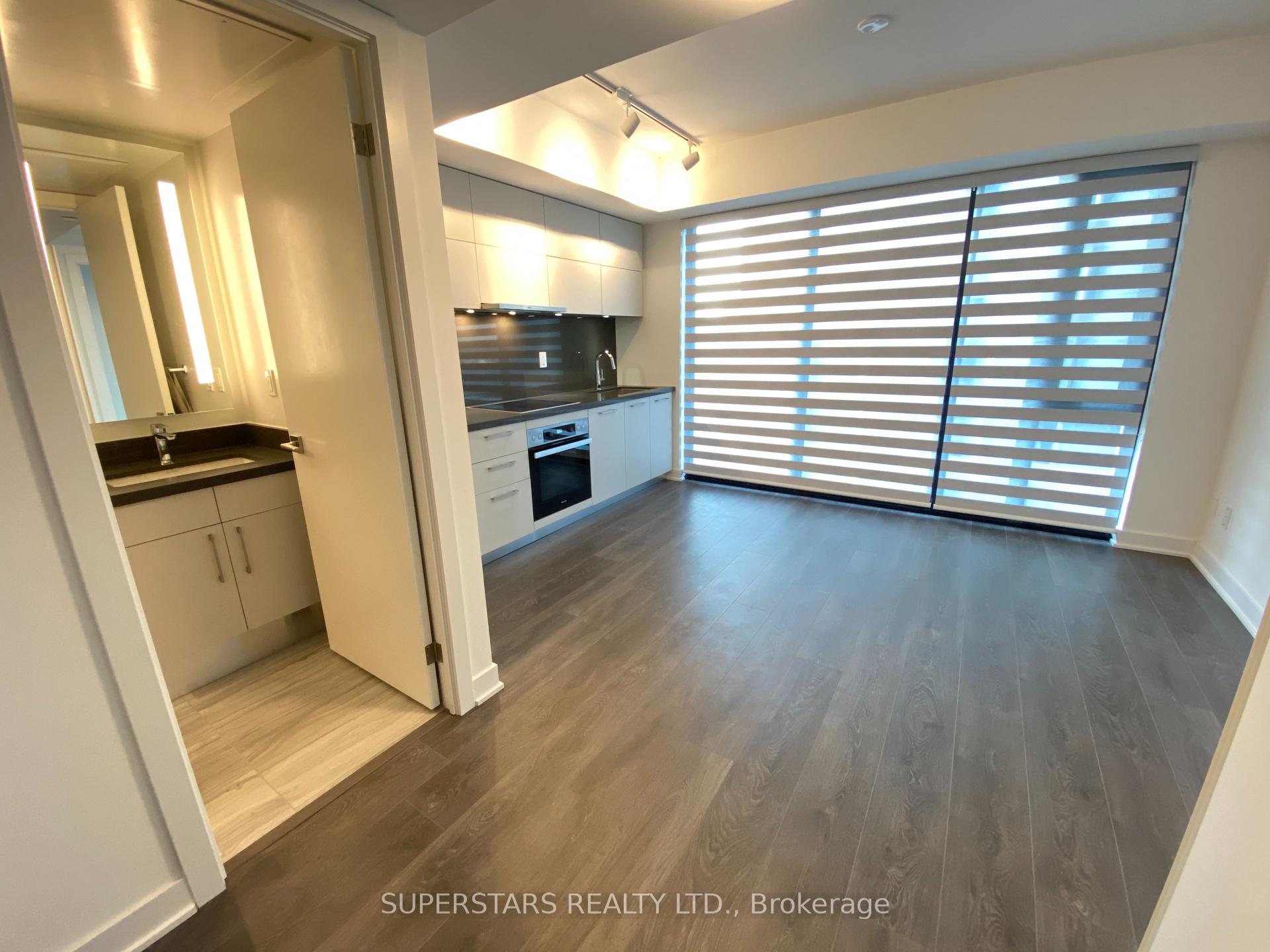 1 Bedroom Condo at 188 Cumberland,  Toronto For sale