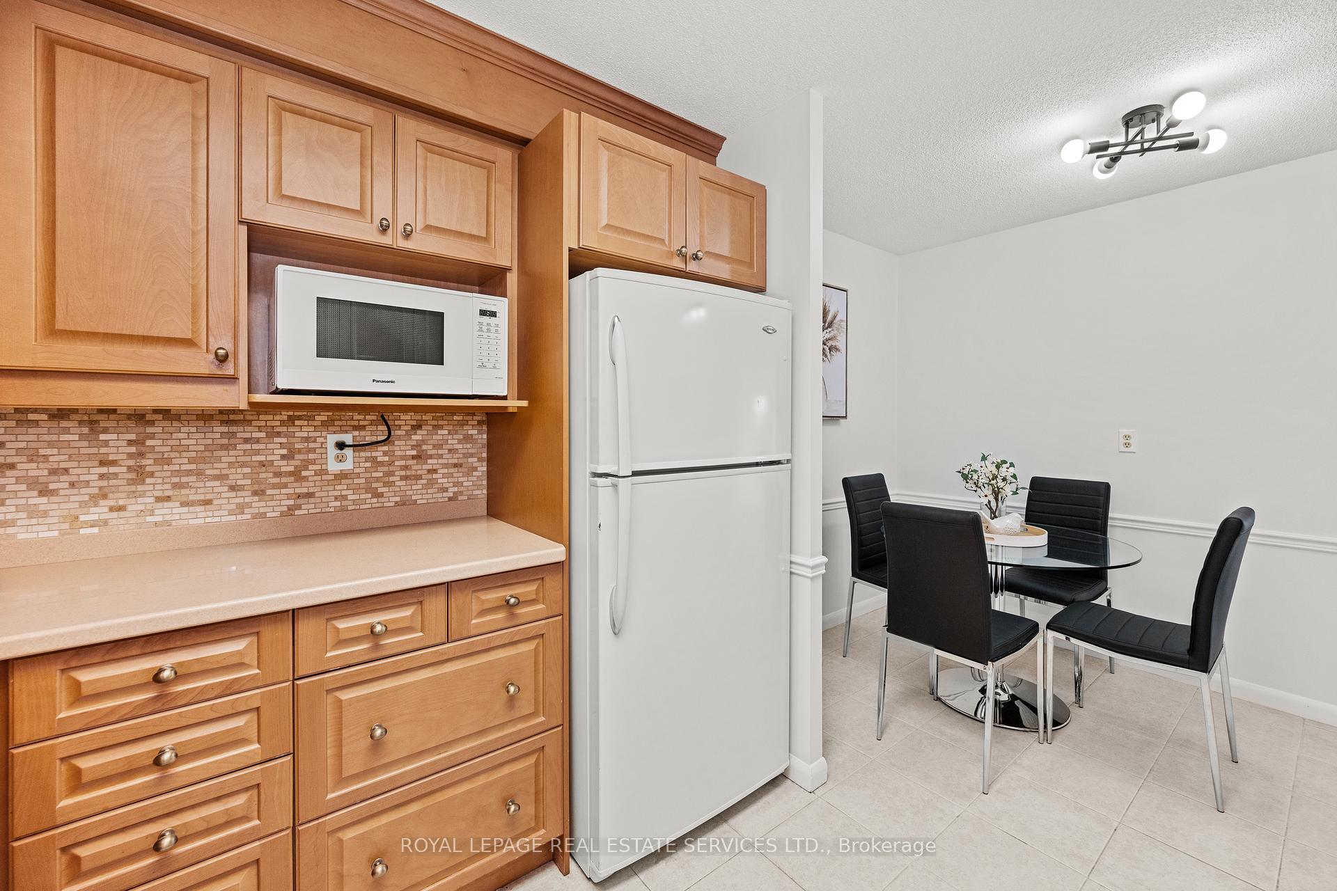 2 Bedrooms Condo at 2185 Marine,  Oakville For sale