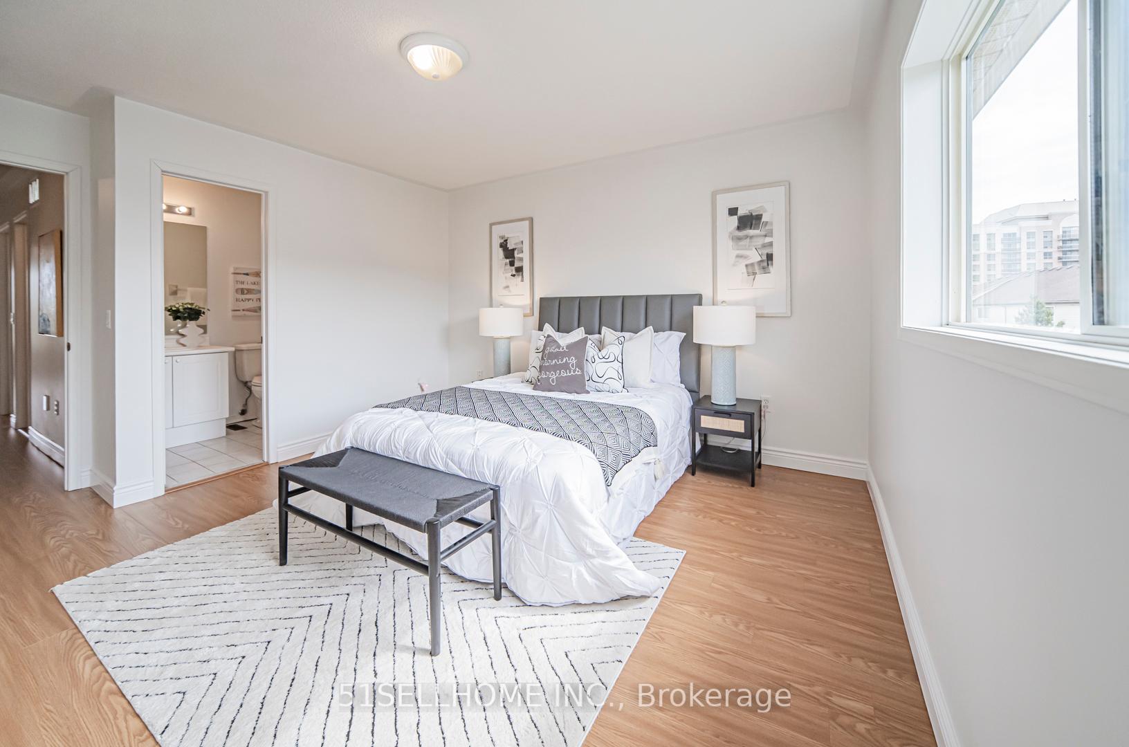 4 Bedrooms Condo at 858 Scollard,  Mississauga For sale