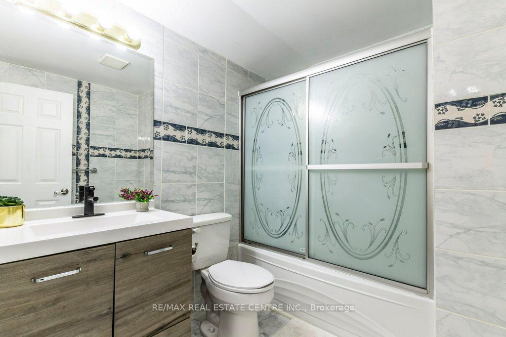 3 Bedrooms Condo at 444 Stone Church,  Hamilton For sale