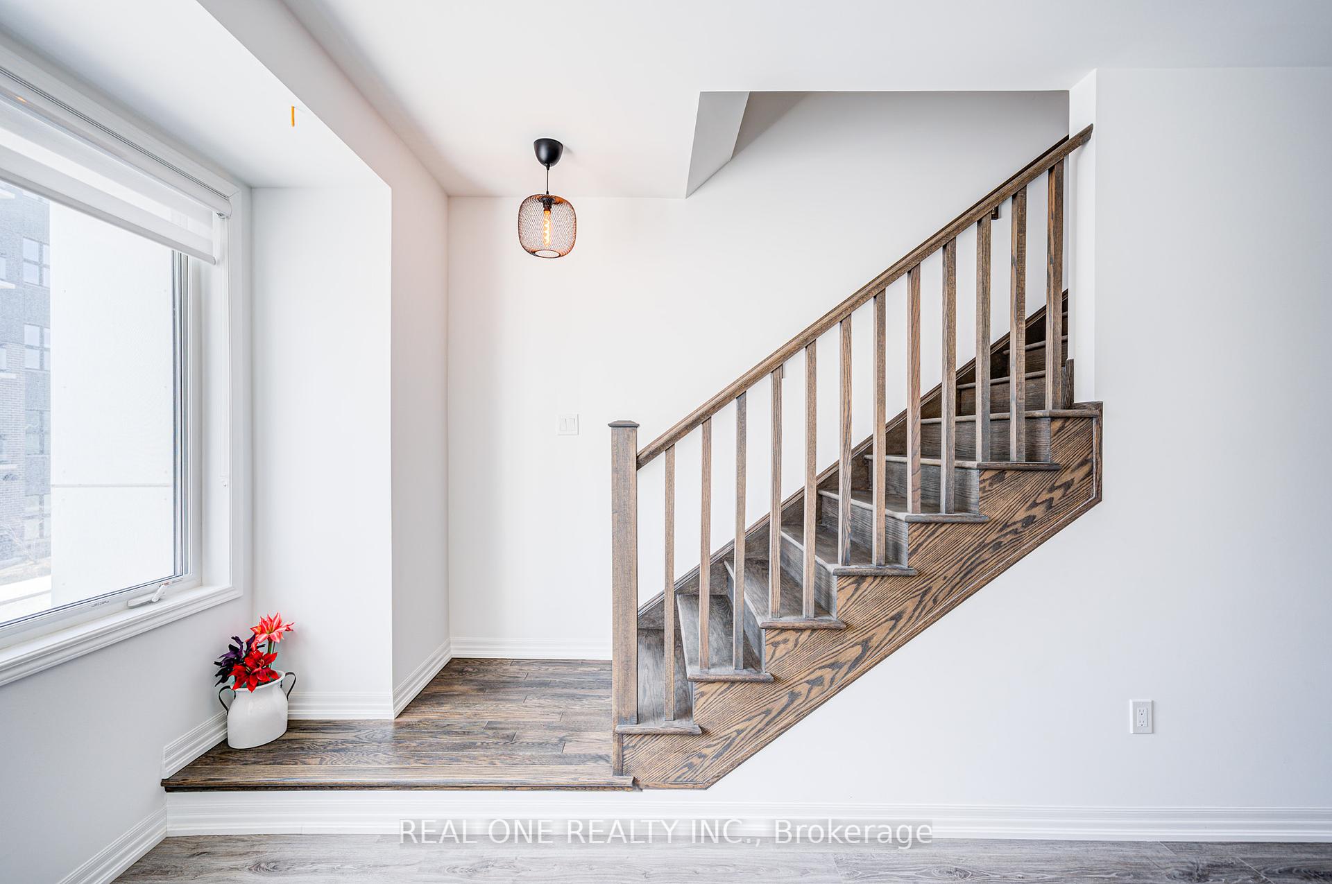 4 Bedrooms Condo at 91 Grovewood Common, Oakville For sale