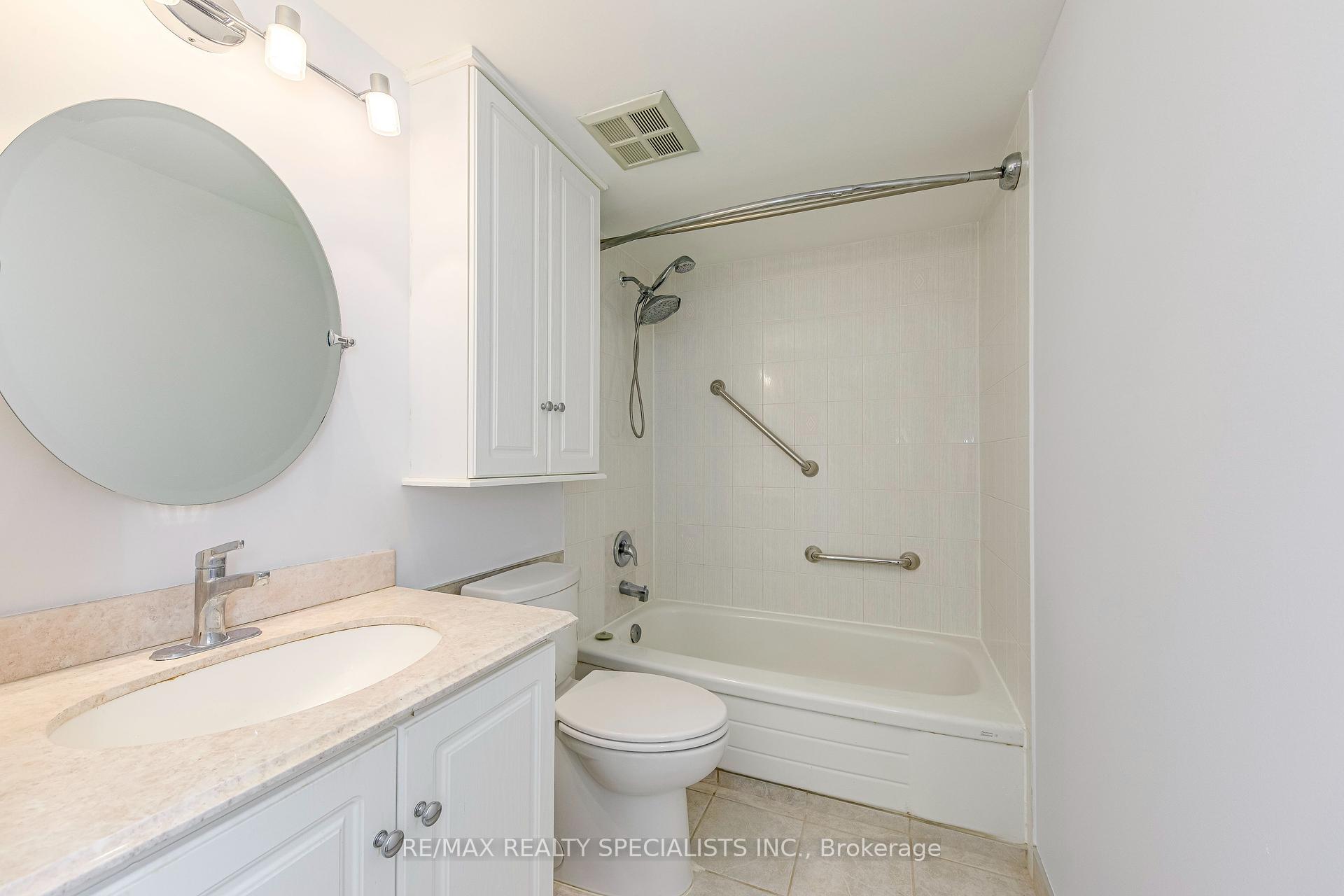 2 Bedrooms Condo at 2177 Burnhamthorpe, Mississauga For sale