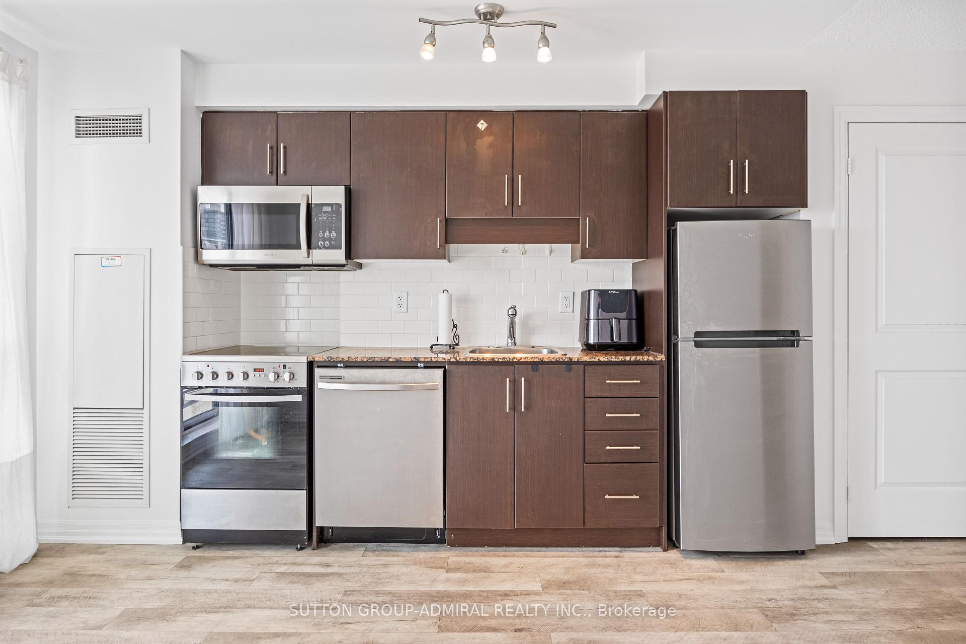 1 Bedroom Condo at 30 Herons Hill, Toronto For sale