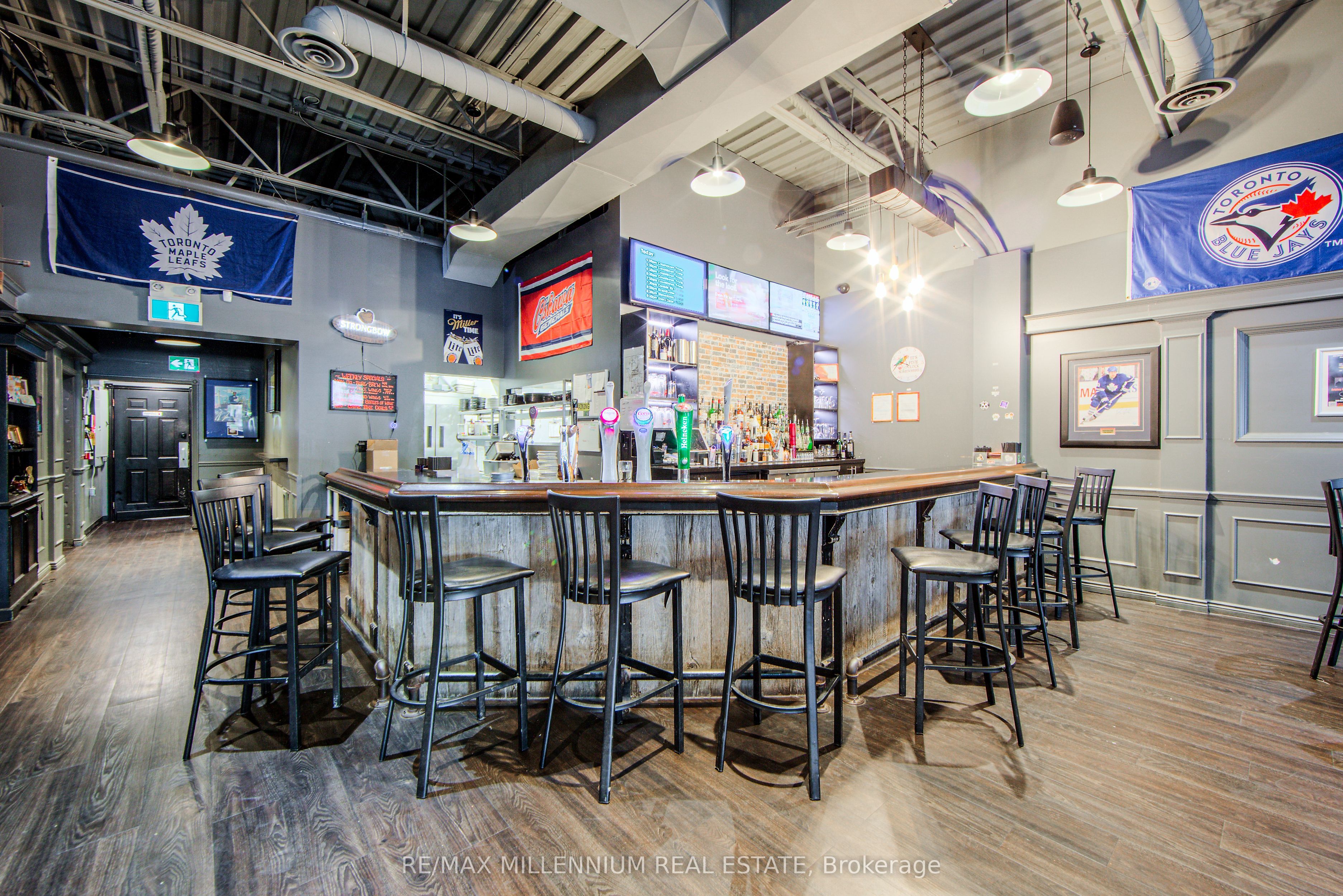 555 Rossland Road E