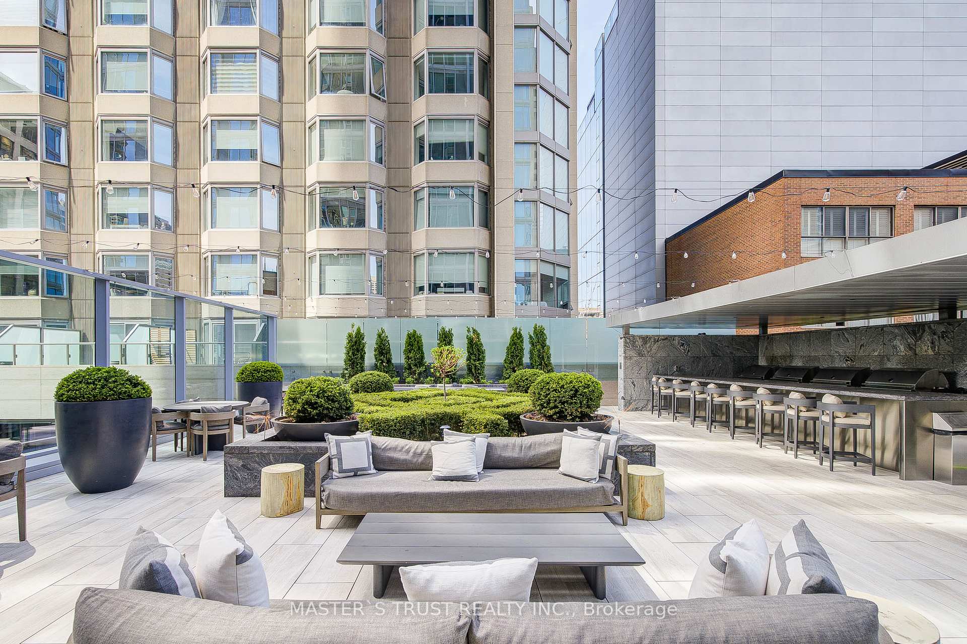 1 Bedroom Condo at 188 Cumberland, Toronto For sale