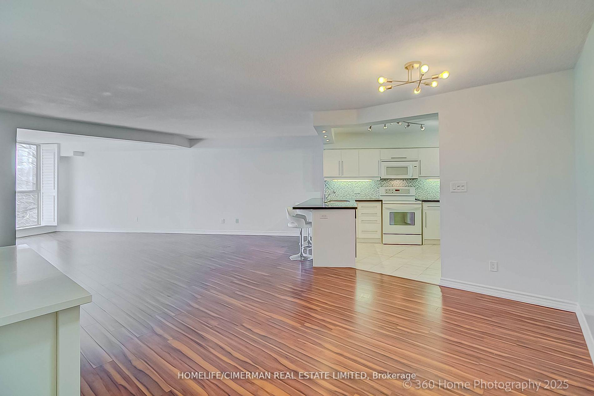 2 Bedrooms Condo at 20 Southport, Toronto For sale