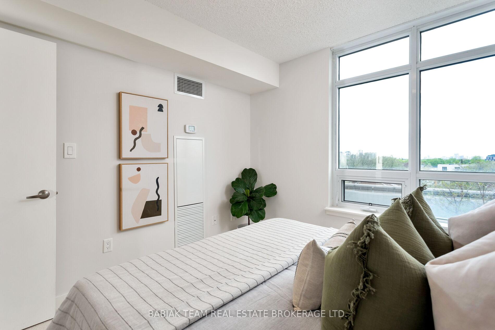 3 Bedrooms Condo at 816 Lansdowne, Toronto For sale