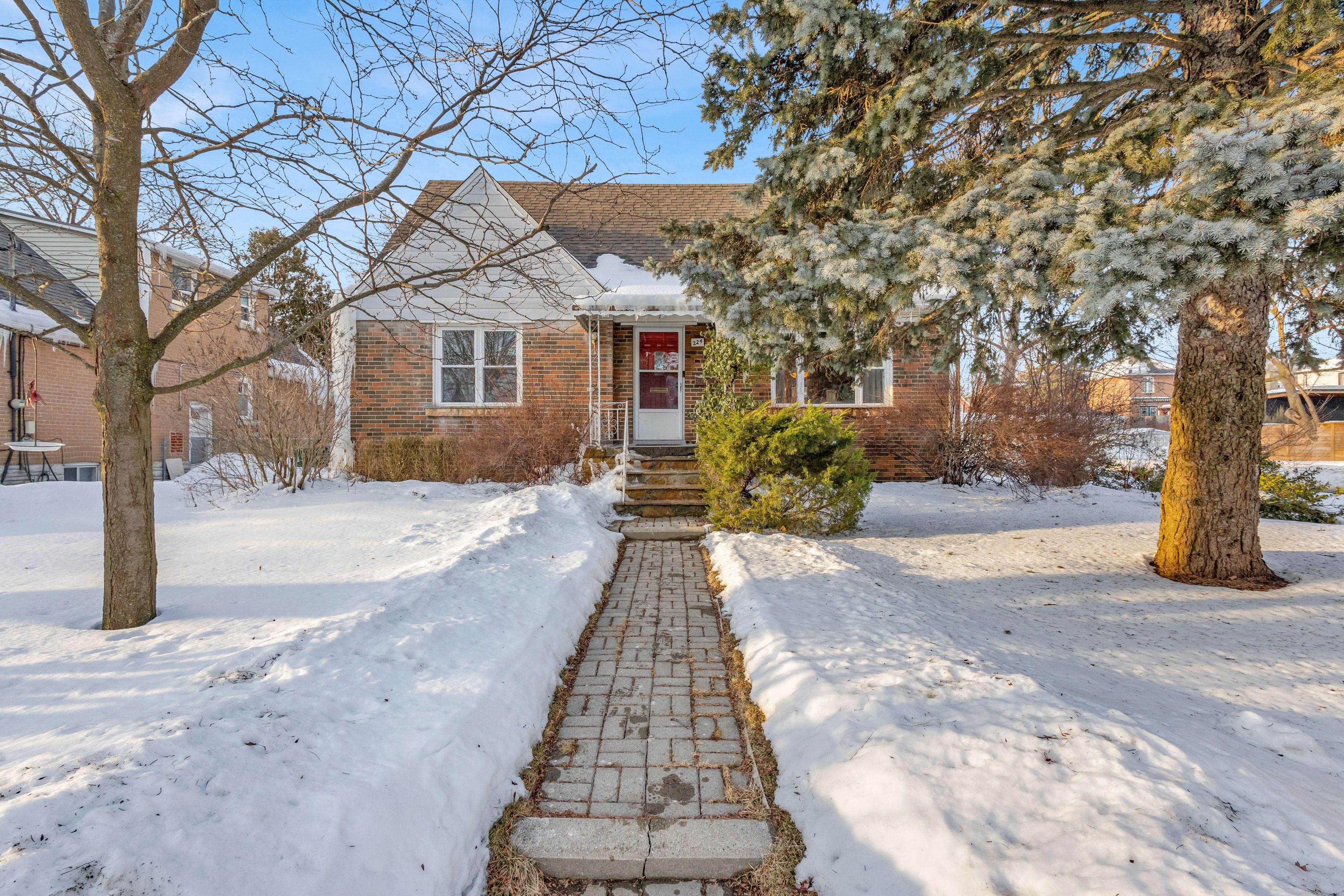 224 Poyntz Avenue