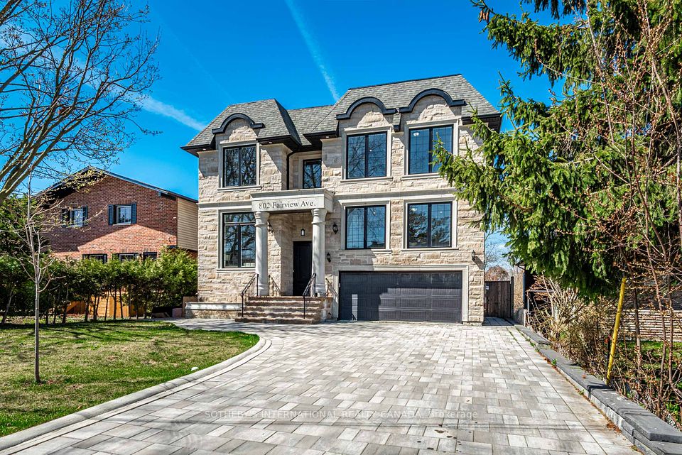 802 Fairview Avenue, Pickering, ON L1W 1M8
