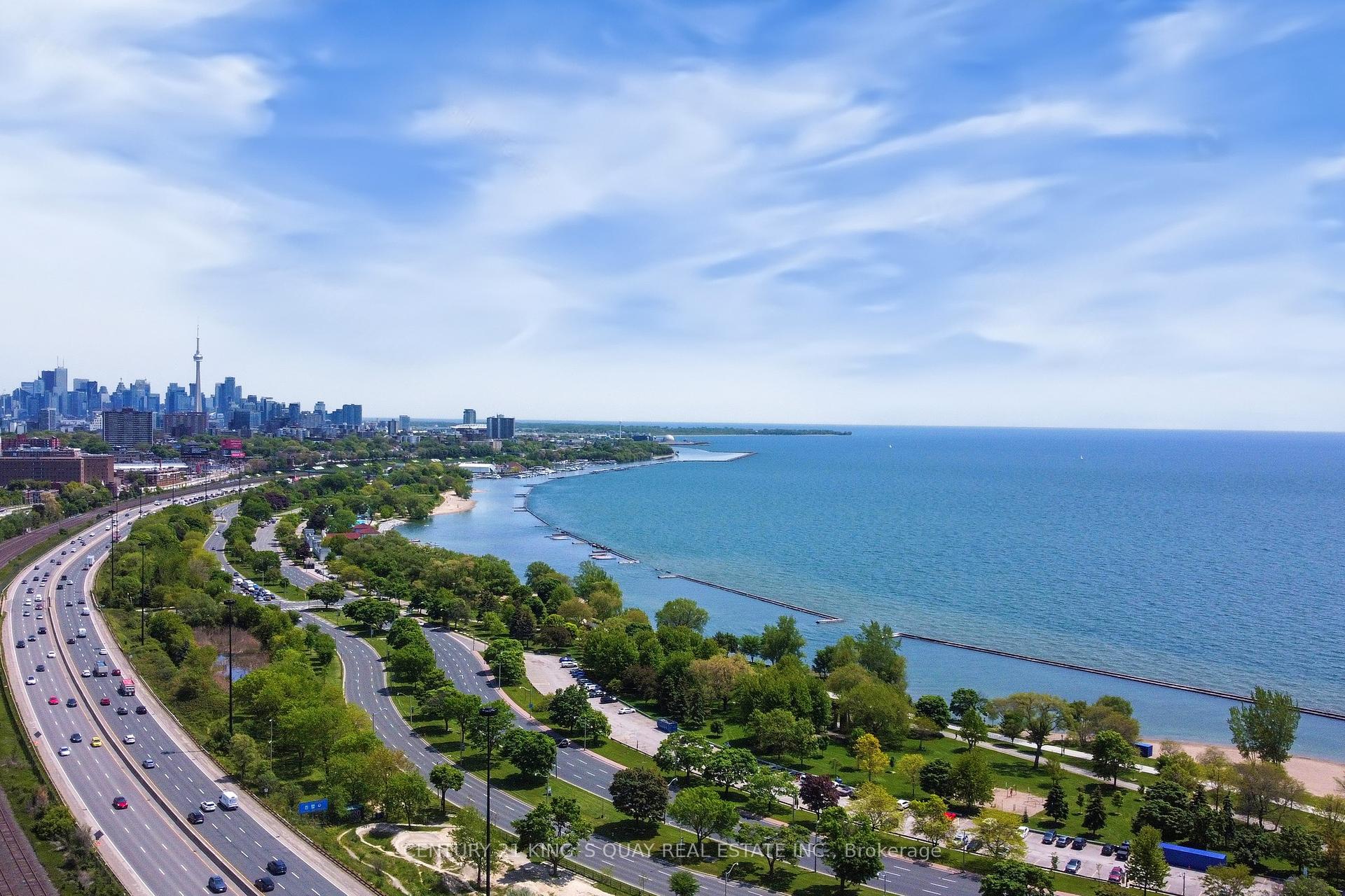 2 Bedrooms Condo at 9 Windermere, Toronto For sale
