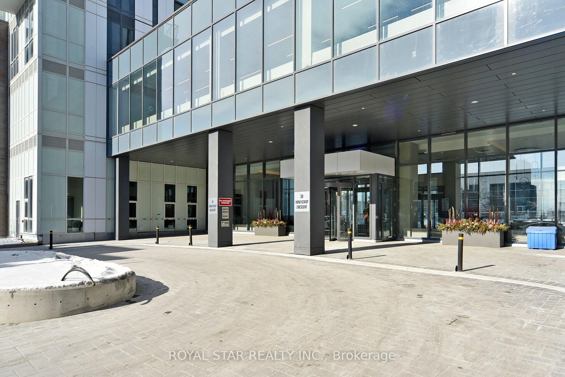 2 Bedrooms Condo at 10 Honeycrisp, Vaughan For sale