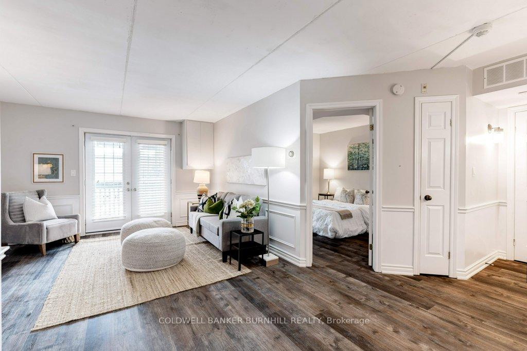 2 Bedrooms Condo at 2040 Cleaver,  Burlington For sale