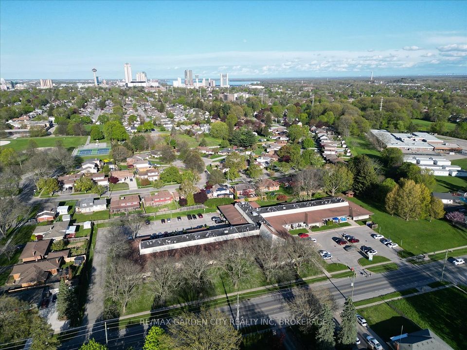 6350 Dorchester
