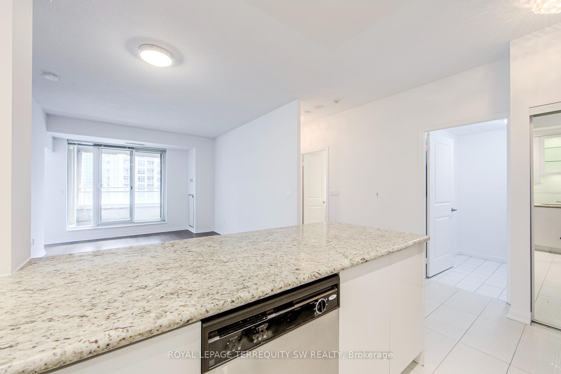 3 Bedrooms Condo at 628 Fleet, Toronto For sale