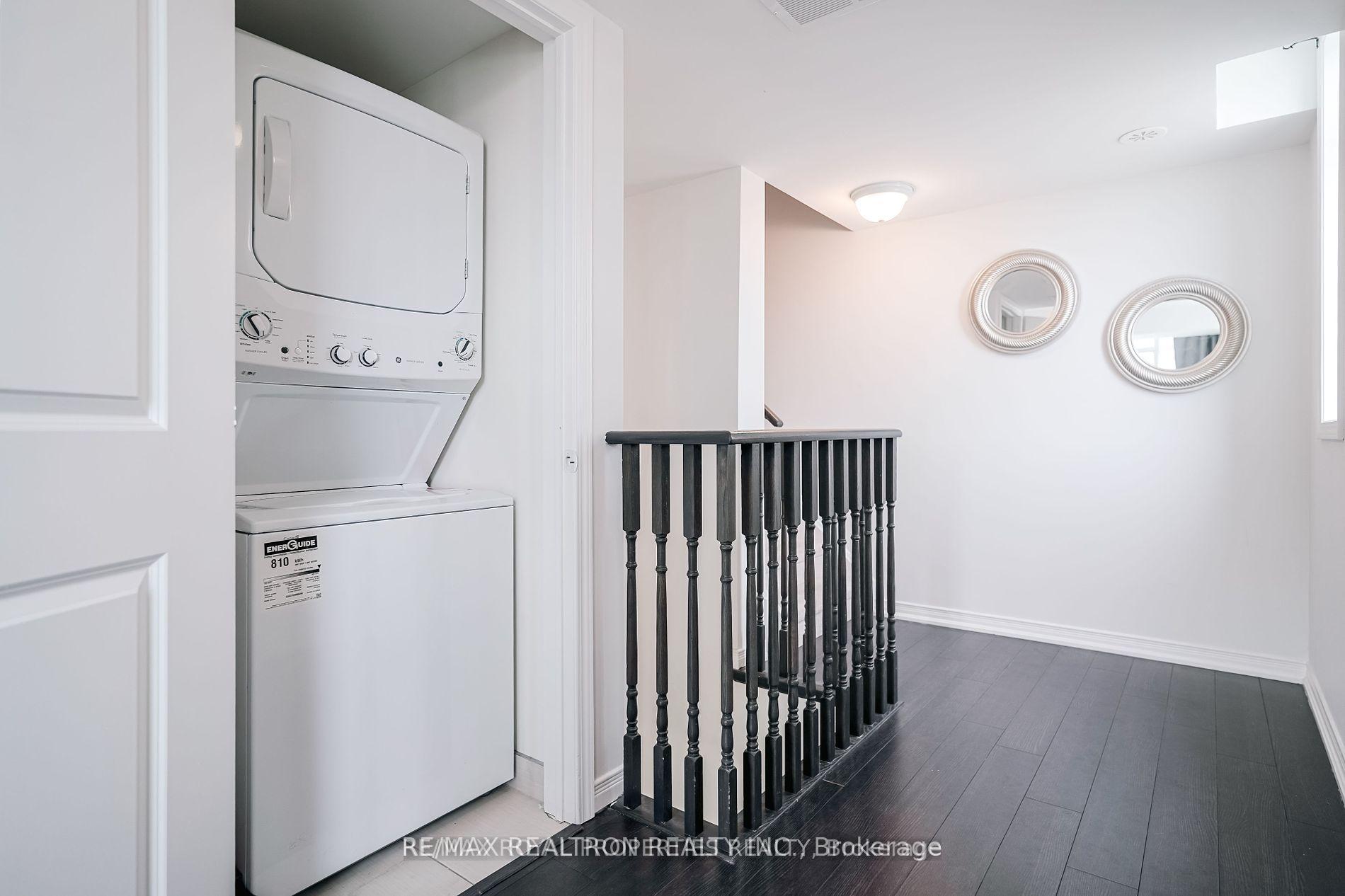2 Bedrooms Condo at 80 Orchid Place, Toronto For sale