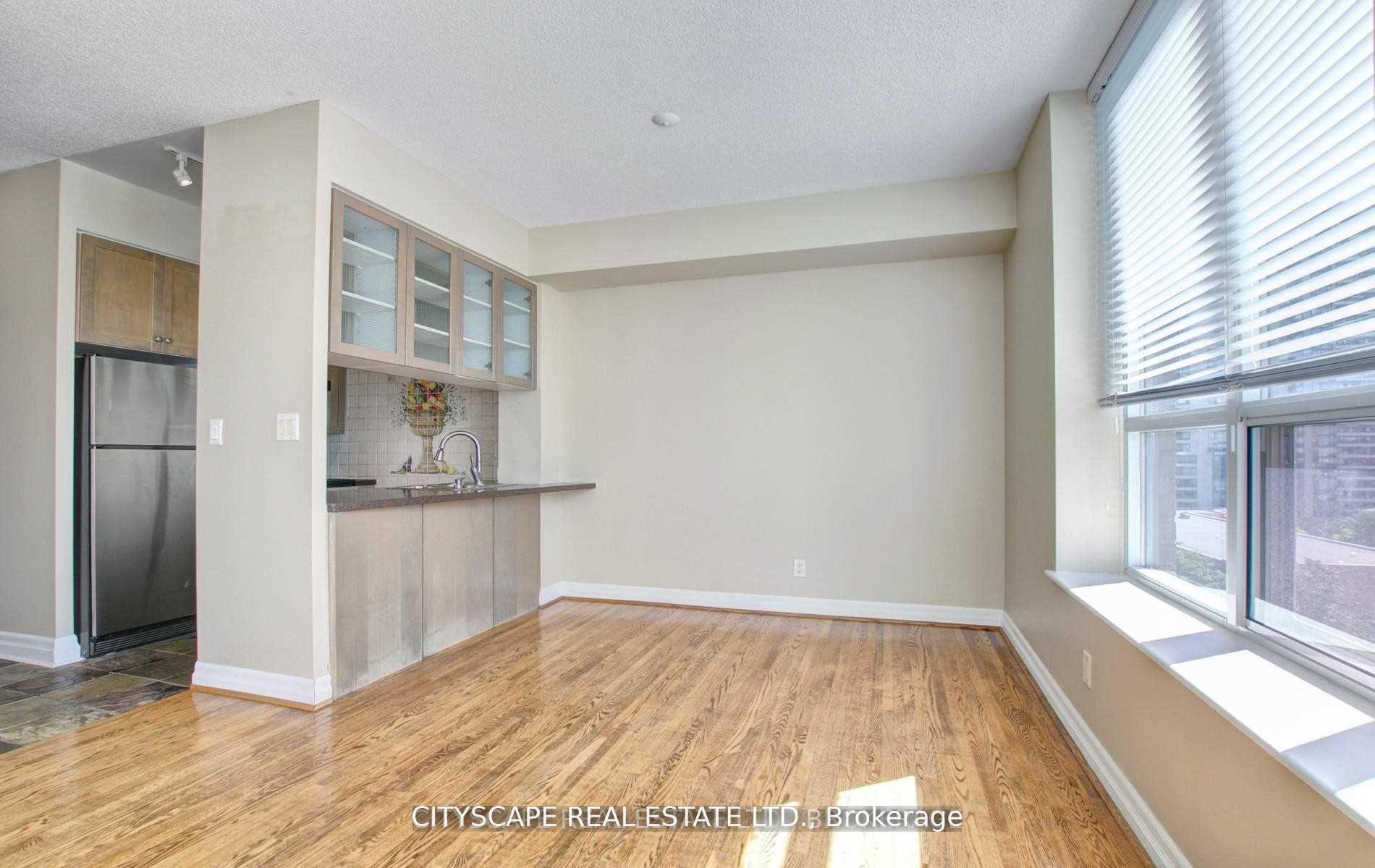 2 Bedrooms Condo at 70 Alexander, Toronto For sale