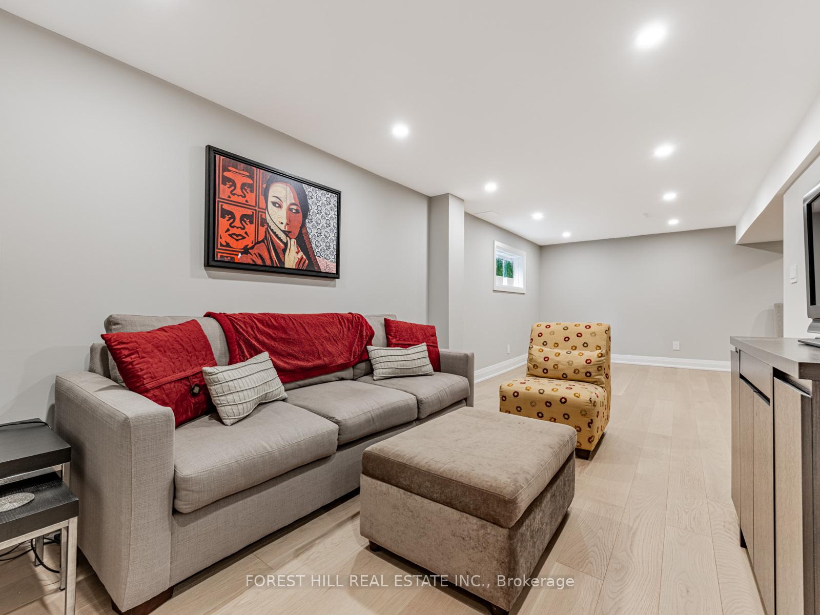 4 Bedrooms Condo at 51 Broadfield, Toronto For sale