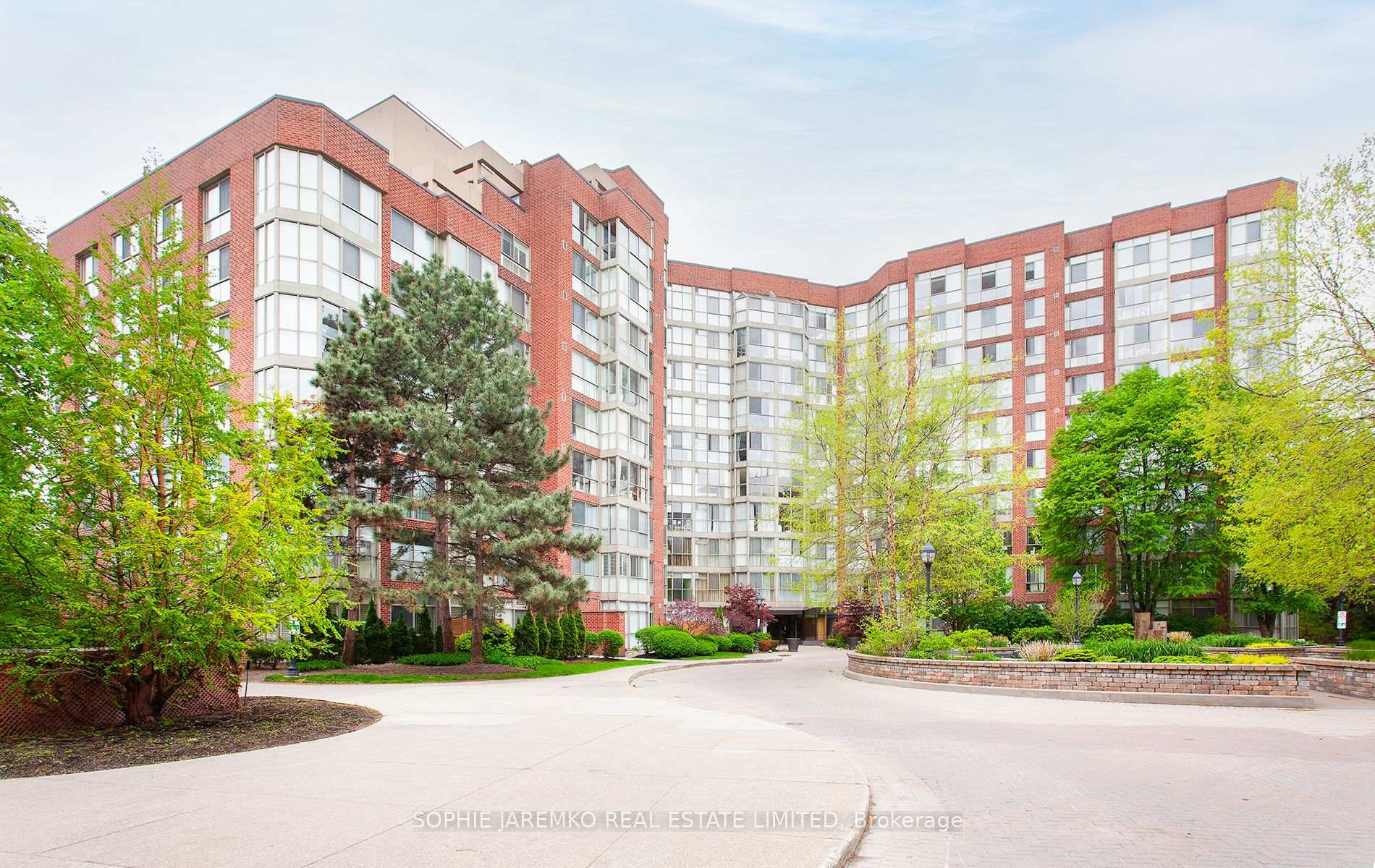 3 Bedrooms Condo at 22 Southport, Toronto For sale