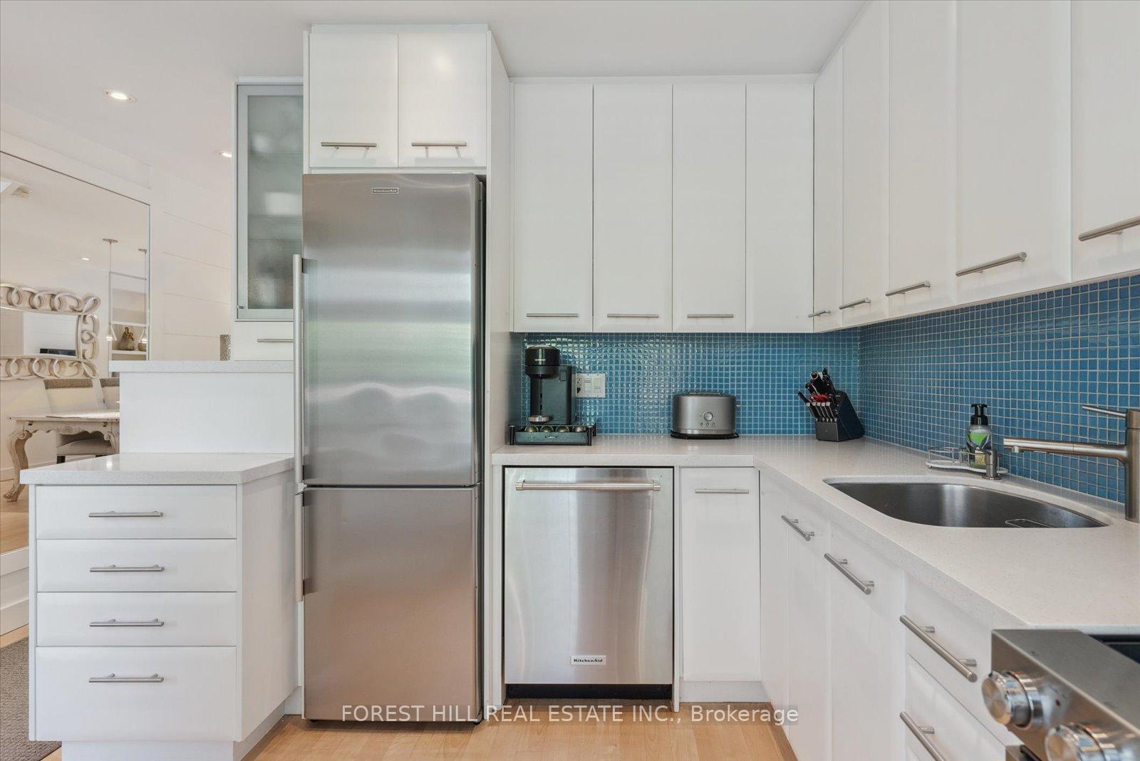 3 Bedrooms Condo at 10 Buller, Toronto For sale