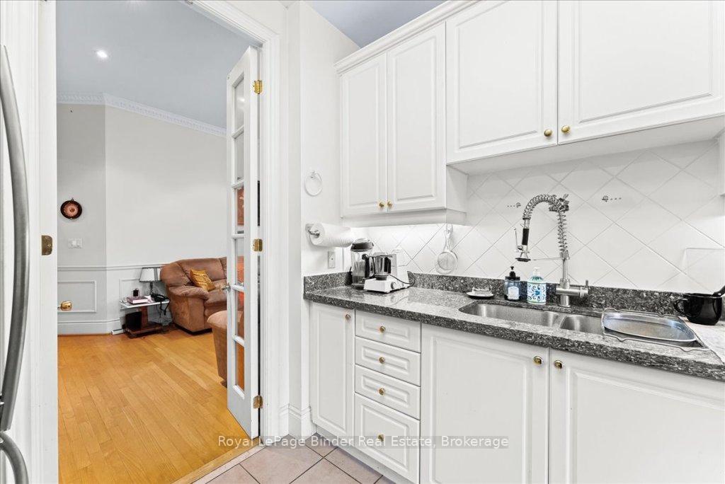 3 Bedrooms Condo at 88 Grandview,  Toronto For sale