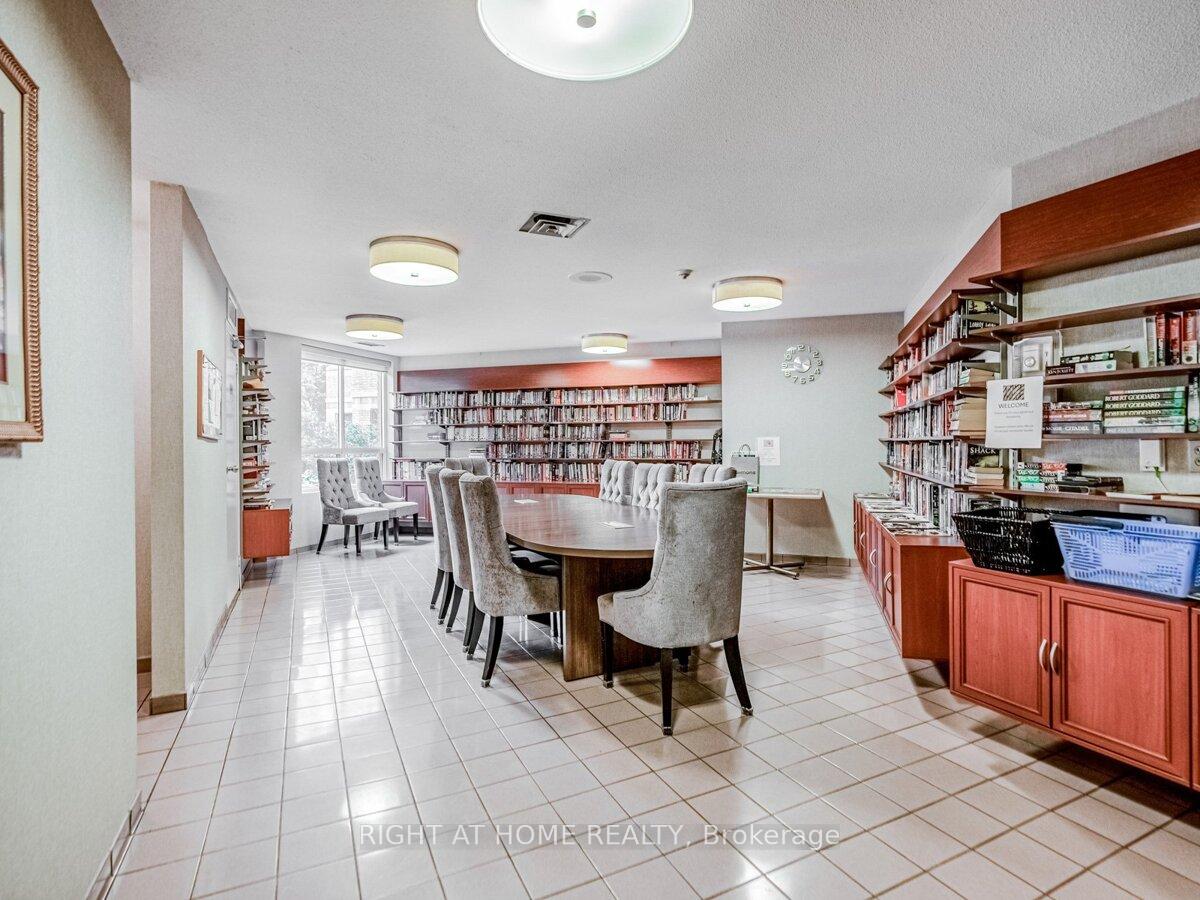 1 Bedroom Condo at 55 Kingsbridge Garden,  Mississauga For sale