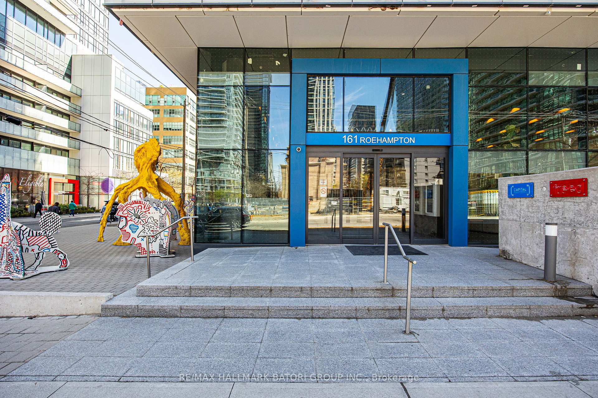 2 Bedrooms Condo at 161 Roehampton,  Toronto For sale