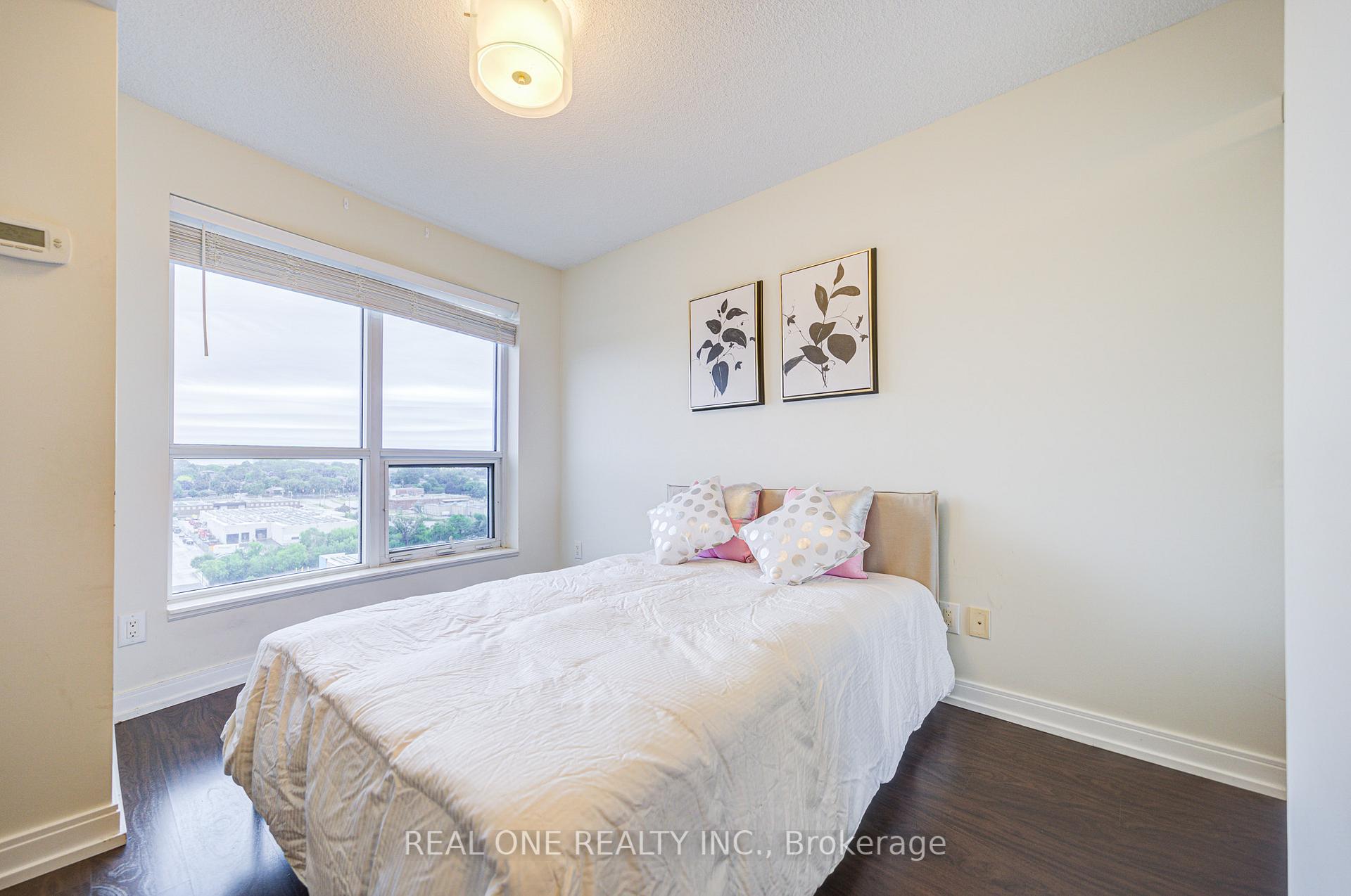 3 Bedrooms Condo at 151 Village Green, Toronto For sale