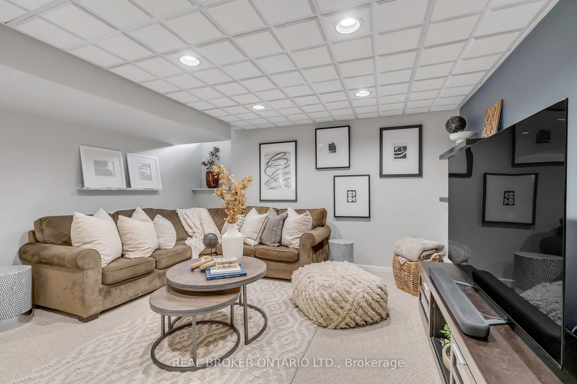 2 Bedrooms Condo at 2015 Cleaver, Burlington For sale