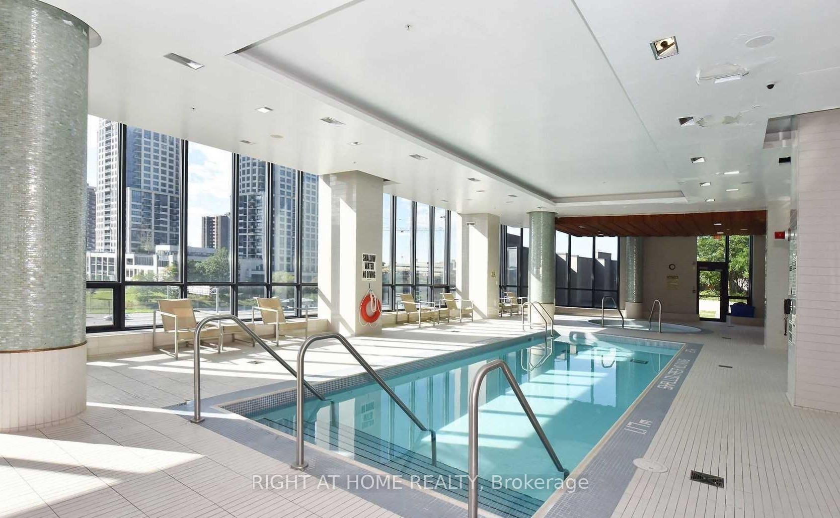 2 Bedrooms Condo at 9 Valhalla Inn, Toronto For sale