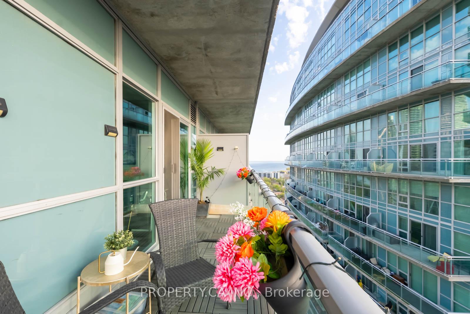 2 Bedrooms Condo at 165 Legion, Toronto For sale