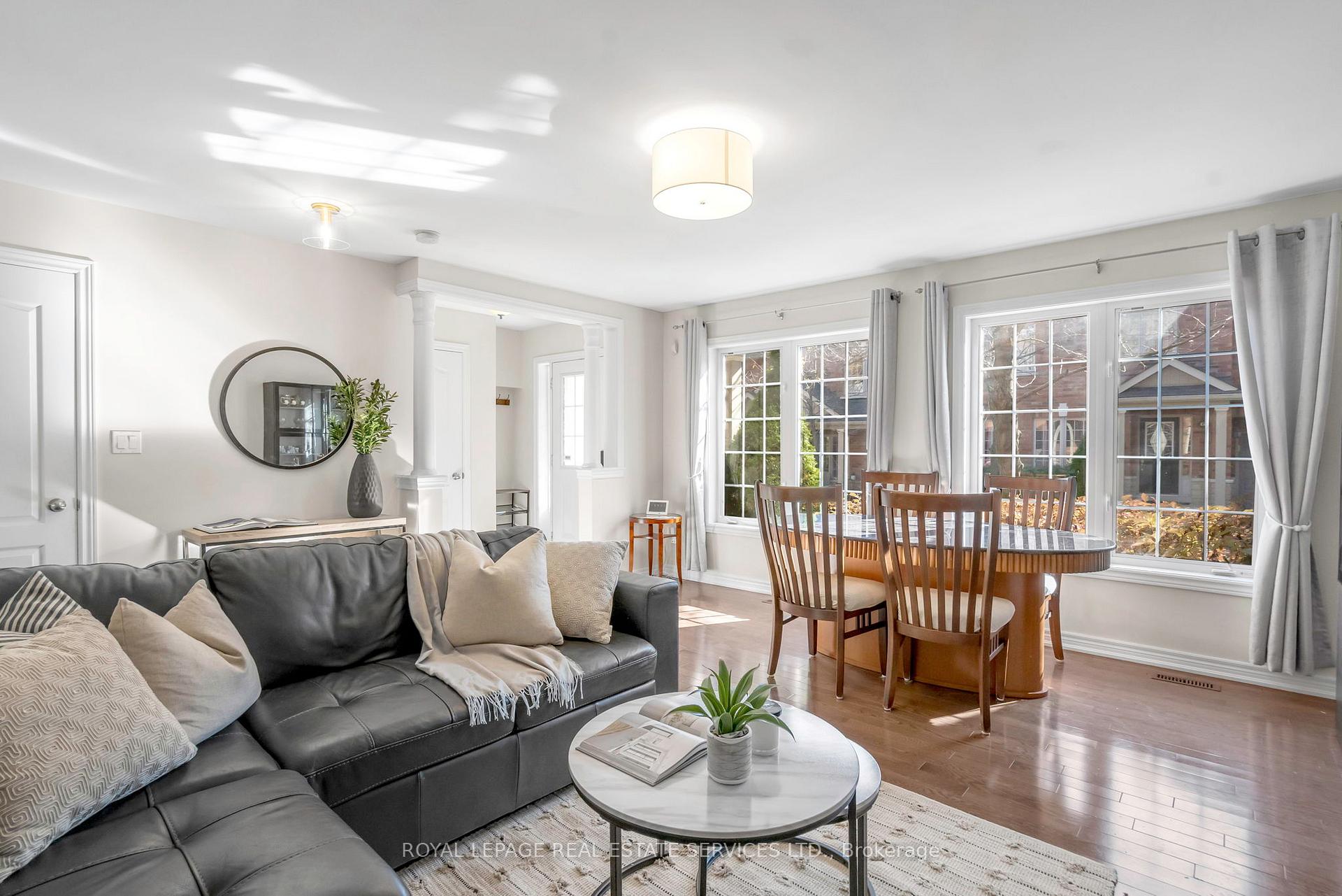 3 Bedrooms Condo at 3040 Fifth, Mississauga For sale