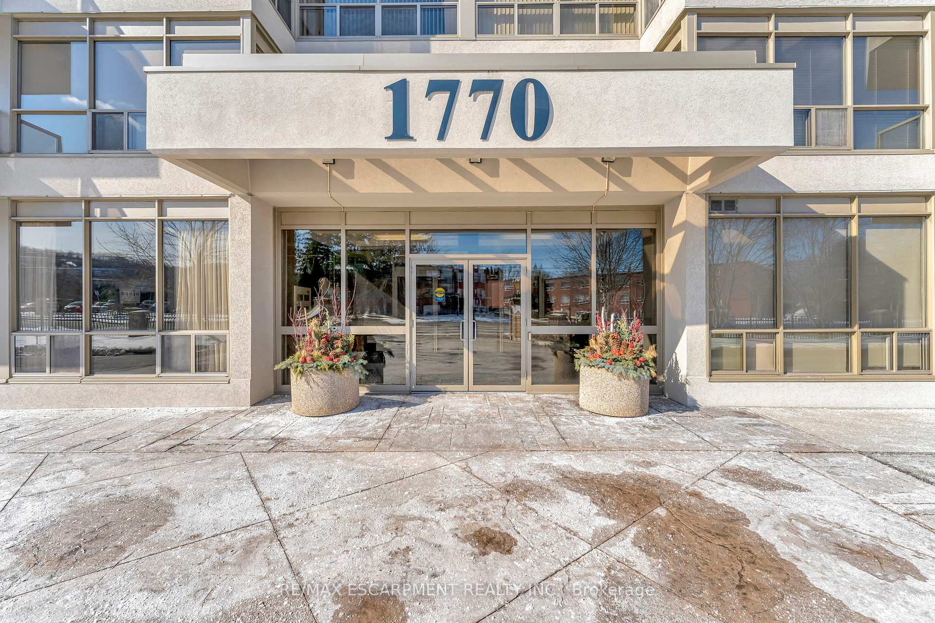 2 Bedrooms Condo at 1770 Main,  Hamilton For sale