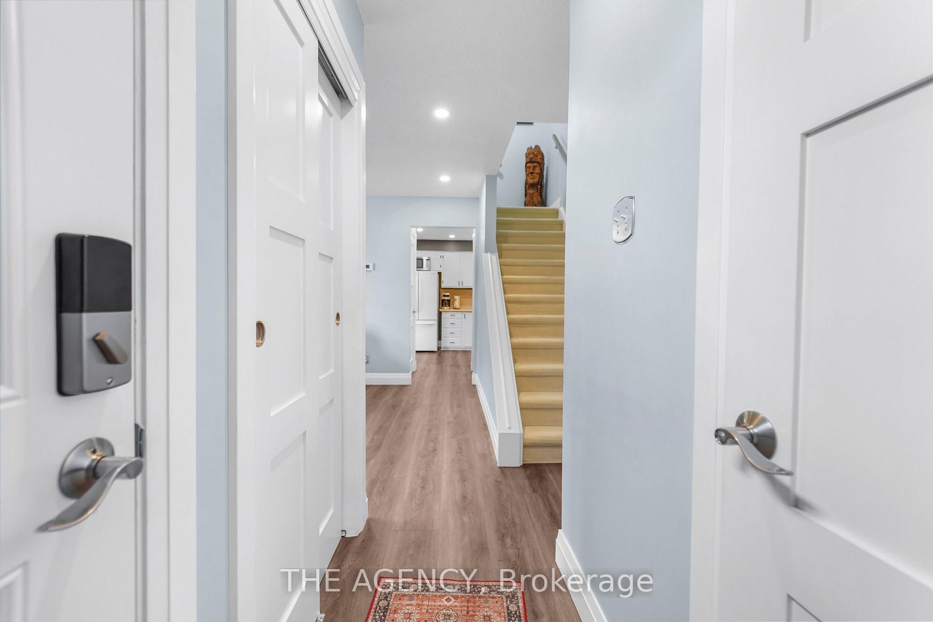 3 Bedrooms Condo at 965 Francis, Burlington For sale
