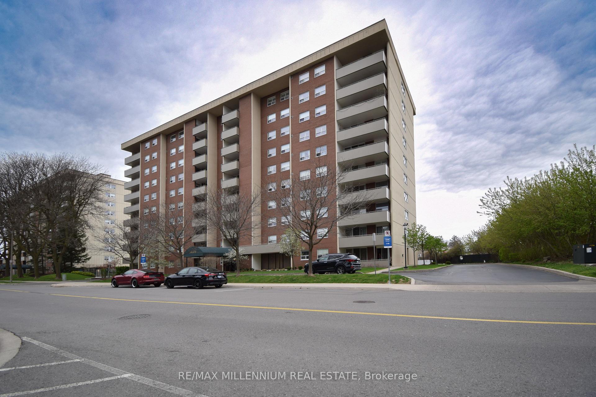 2 Bedrooms Condo at 1425 Ghent,  Burlington For sale