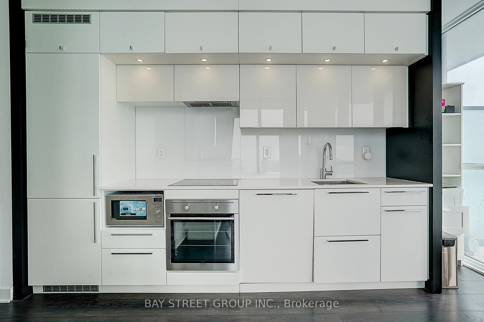 1 Bedroom Condo at 15 Grenville, Toronto For sale