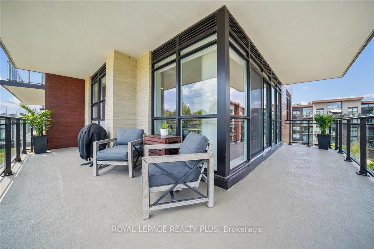 2 Bedrooms Condo at 1575 Lakeshore, Mississauga For sale