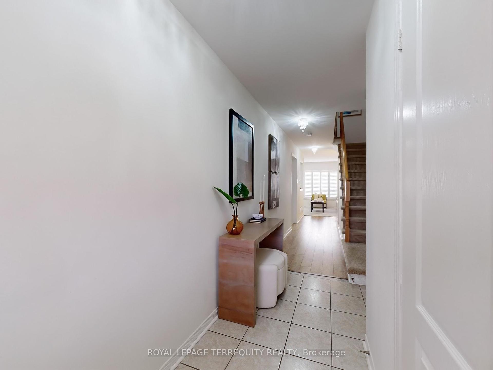4 Bedrooms Condo at 6399 Spinnaker,  Mississauga For sale